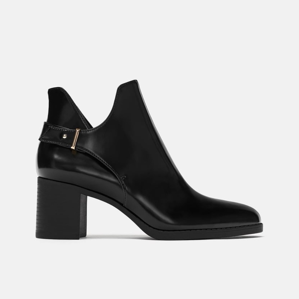 BOOTH HEEL
